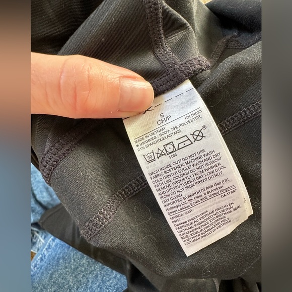 Black Workout Capris Size Small - Picture 3 of 3